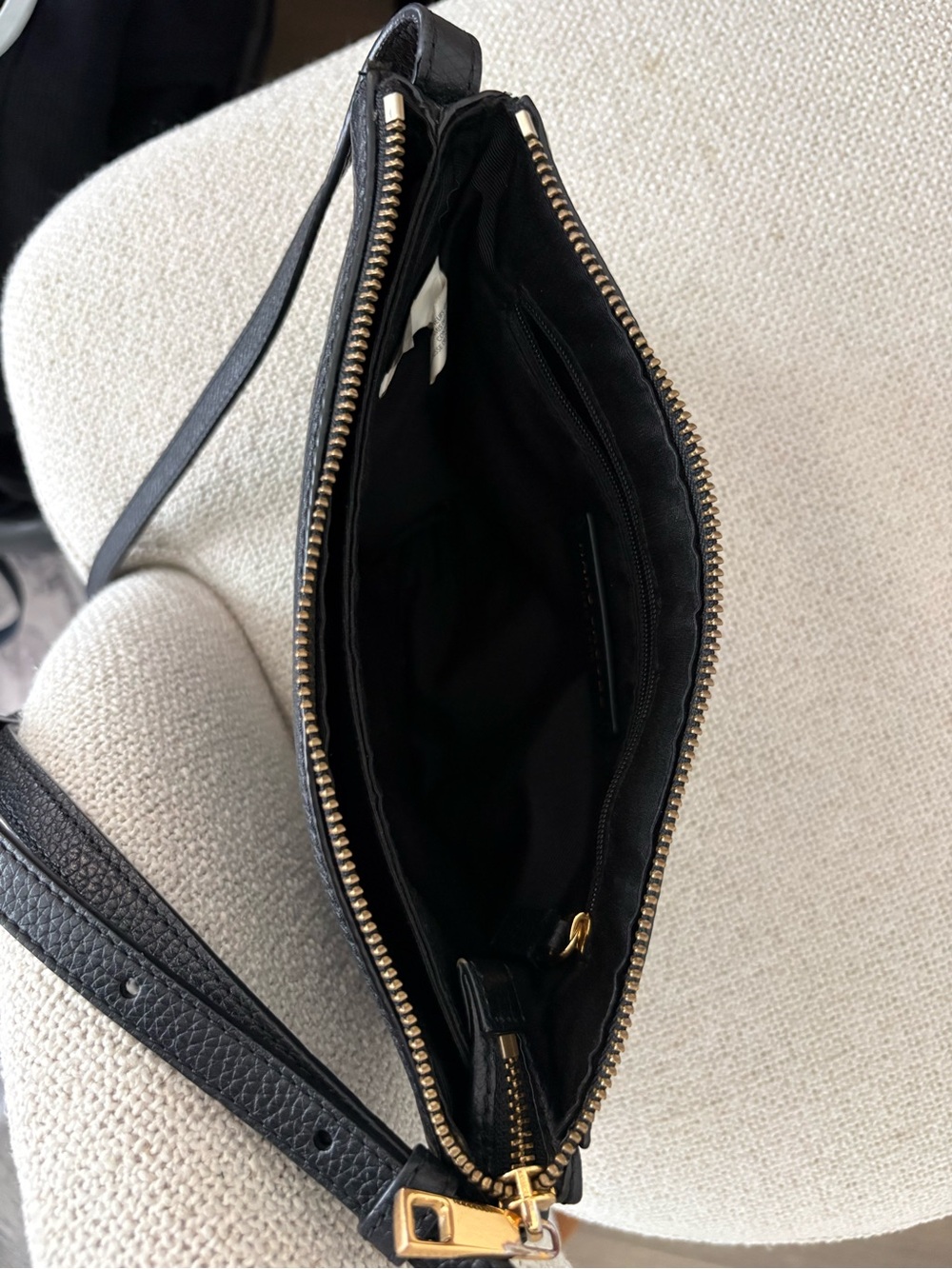 Marc Jacobs Black Pebbled Leather Wallet with Gold Logo - Picture 7 of 8